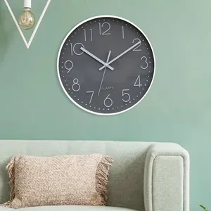 ساعة حائط بلاستيكية رخيصة ترويجية موضة على الموضة ساعة رقمية دائرية لغرفة النوم ساعة حائط هادئة تزيين المنزل