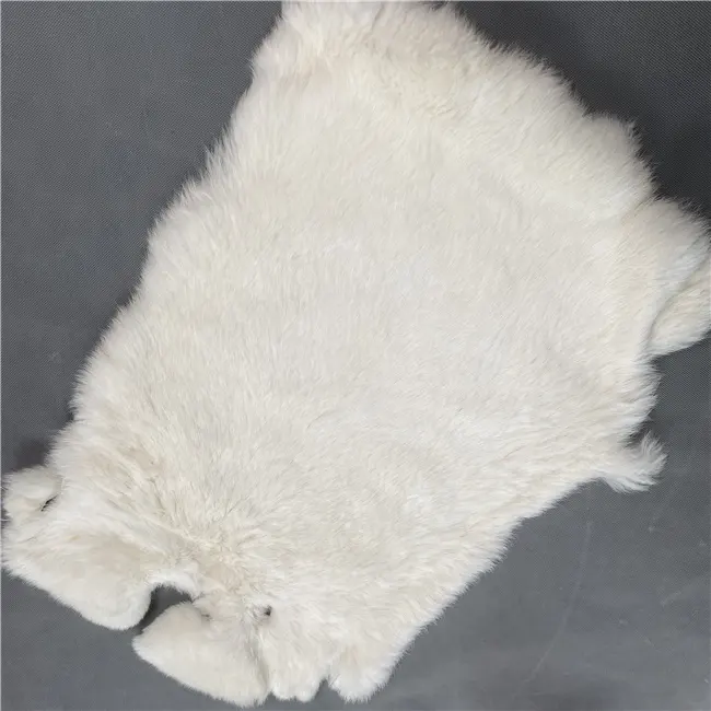 2024 cinese vendita calda produttore di pellicce di coniglio crema bianca