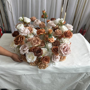 Guirlande de fleurs GreenLife aux couleurs de l'automne, base de candélabre pour centre de table de mariage - Product Image 3