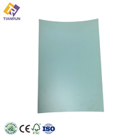 Plaque phénolique décorative de couleur unie haute durabilité HPL pour revêtement de porte et surface d'armoire