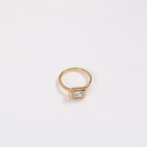Anillos de Lujo de Moda en Acero Inoxidable Chapado en Oro con Forma Cuadrada y Cristales de Circonita y Piedras Naturales para Mujer - Product Image 2