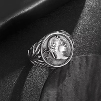 Bague pour homme en acier inoxydable plaqué or 18 carats, étanche et inaltérable, avec motif de pièce de monnaie de César de l'Empire Romain, style Hip Hop