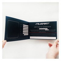 Cartes pliées en impression couleur avec tache UV Flyers au design personnalisé