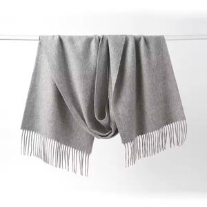 Bufanda de Lana 100% de Color Sólido al por Mayor OEM, Fabricante de Bufandas con Color y Borlas Personalizados, Etiqueta Privada - Product Image 2