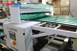 Máquina de moldeado para fabricación de paneles de azulejos de techo, máquina de moldeado para azulejos de techo, plástico y PVC reciclado - Product Image 3