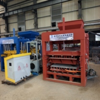 Machine automatique de fabrication de blocs emboîtables QT4-15 à économie d'énergie, équipement hydraulique pour briques en ciment pour briqueterie de moyenne taille