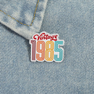 Vintage 1985 Sınırlı Sayıda Emaye Pimleri Retro Alaşım Broş Yaka Sırt Çantası Rozeti Moda Takı Hediye Toptan - Product Image 1