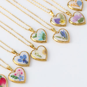 18K altın kaplama kalp fotoğraf madalyon ay çiçek doğum çiçek kolye reçine preslenmiş çiçek kolye güzel zincirler kolyeler onun için - Product Image 1
