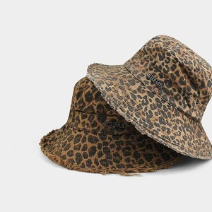 หมวกชาวประมงลายเสือดาวสไตล์เกาหลี ผ้าฝ้าย สำหรับผู้หญิง ใส่สบายในฤดูใบไม้ผลิและฤดูร้อน ระบายอากาศได้ดี ขอบดิบ ตกแต่งด้วยโลหะ - Product Image 3