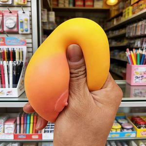 Juguete Antiestrés de Silicona y TPE con Forma de Mango para Descomprimir y Aliviar el Estrés - Divertido Juguete de Simulación de Frutas para Niños de 2 a 13 Años - Product Image 3