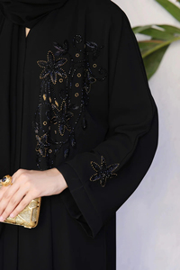 Abaya de style takchita marocaine traditionnelle |   Robe longue en velours et dentelle patchwork pour occasions spéciales - Product Image 2