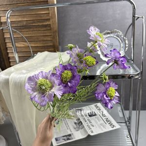 Arreglo Floral <span class=keywords><strong>de</strong></span> 3 Cabezas <span class=keywords><strong>de</strong></span> Crisantemo Artificial y Seda <span class=keywords><strong>de</strong></span> Pino para Decoración del Hogar, Bodas y Fotografía - Product Image 3