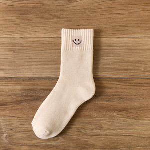 Vente <span class=keywords><strong>en</strong></span> gros de chaussettes pour enfants chaussettes <span class=keywords><strong>mi</strong></span>-tube <span class=keywords><strong>en</strong></span> <span class=keywords><strong>coton</strong></span> coloré épais et chauds <span class=keywords><strong>bas</strong></span> noirs - Product Image 2