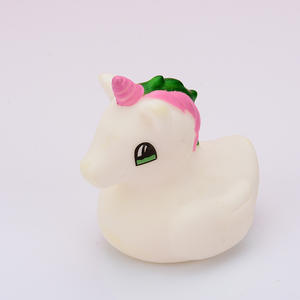 Bonitos dibujos animados de flamencos, unicornio <span class=keywords><strong>y</strong></span> <span class=keywords><strong>Alpaca</strong></span>, juguetes de baño de vinilo, pellizco <span class=keywords><strong>y</strong></span> llamada, juguete de agua para bebé - Product Image 6