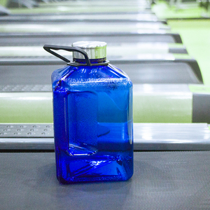 जिम शरीर सौष्ठव आधा गैलन 2.2l lids के साथ प्लास्टिक पानी के कटोरे, 2.2l प्रकार के बरतन प्लास्टिक की पानी की बोतल के साथ मोबाइल फोन धारक - Product Image 6