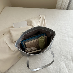 Compact Waterproof Tote <b>Bag</b> for Women with Chains Zipper Closure Versatile Casual Style for <b>College</b> Students - Product Image 6