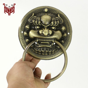 Manija de puerta de latón antiguo con cabeza de bestia china y anillo, fácil instalación - Product Image 1
