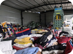 Wholesale Used <strong>Clothes</strong> Second Hand Hoodie Branded Sweatshirt Bales Used Branded Jackets and Hoodies Vintage <strong>Clothes</strong> <strong>Bundle</strong> - Product Image 5