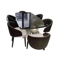 Table à manger italienne de luxe légère avec plateau en verre trempé carré, base en métal, ensemble de chaises en cuir PU pour la maison, la villa