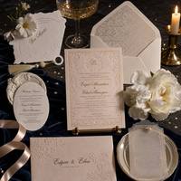 Juego de Tarjetas de Invitación de Boda Personalizadas con Sobre, Monograma en Relieve Color Durazno, Escritura Dorada, Carpeta de Menú en Papel Vellum