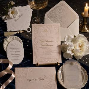 Ensemble de cartes d'invitation de mariage personnalisées avec enveloppe, monogramme gaufré pêche, sceau doré, menu en vellum et dossier - Product Image 3