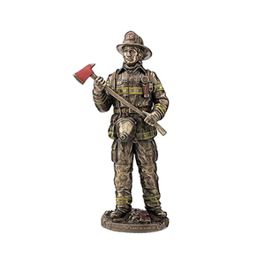 Groothandel Eco-vriendelijke handgemaakte hars brandweerman beeldje voor huisdecoratie, op maat gemaakte brandweerman cadeau standbeeld - Product Image 1