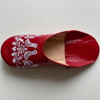 Babouches marocaines en cuir véritable pour femme, style imprimé rouge, lumineuses, chaudes, respirantes, avec embout en acier, pour la maison, hiver, printemps, été