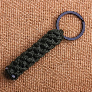 Llavero de cuerda trenzada de paracord de poliéster de siete hilos hecho a mano con mosquetón de aleación para senderismo y camping al aire libre - Product Image 5