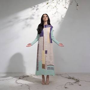 Vente en gros de robes Abaya élégantes en polyester plissé imprimé de luxe pour femmes musulmanes, à porter pour les occasions de fête - Product Image 4