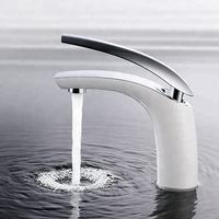 Robinet de salle de bain moderne Koala à poignée unique, à poser sur le plan, avec raccord coudé, finition blanc mat, idéal pour l'hôtellerie