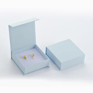 Emballage de boîte cadeau de bijoux écologique fermé magnétique de style livre carré personnalisé avec boîte et sac à bijoux en papier dur - Product Image 3