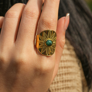 Bague en pierre naturelle verte gravée à large face exagérée en <span class=keywords><strong>or</strong></span> <span class=keywords><strong>18</strong></span> <span class=keywords><strong>carats</strong></span> vintage classique adaptée aux femmes - Product Image 6