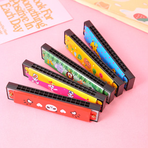 Harmonica en métal à double rangée de 16 trous pour enfants, jouet éducatif à thème de dessin animé - Product Image 3