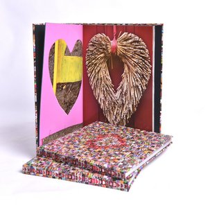 Libro de Tapa Dura con Bordes Pintados de Grado Superior y Acabado UV Localizado - Publicación de Edición Limitada de Lujo - Product Image 2