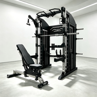 Estación de Gimnasio Premium con Máquina Smith y Rack de Potencia, Banco Ajustable con Poleas y Doble Torre de Pesas para Culturismo en Casa