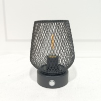 Lampe de table LED moderne en fer sans fil rechargeable avec batterie 1800 mAh, commande tactile, ampoule E12 type bougie, usage résidentiel