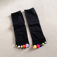 Fashion Pom Pom 5 Toe Chaussettes pour femmes Chaussettes à cinq doigts avec la balle