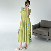 Robe plissée Miyake de luxe léger pour femme, collection été 2026, avec broderie tridimensionnelle, style étranger, élégante et décontractée