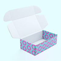 Boîte d'expédition postale en carton ondulé personnalisée avec logo, impression numérique réutilisable, emballage en papier pour costumes
