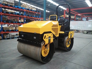 Brand 4 Ton Hydraulic Road Roller Mini Compactor RWYL71B Double Drum With High Quality - Product Image 3