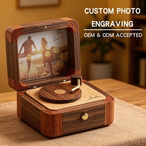 Caja Musical de Gramófono de Madera Maciza Vintage con Marco de Fotos Personalizado, Conmemoración de Aniversario, Regalos Navideños, Venta al por Mayor, OEM Disponible - Product Image 1