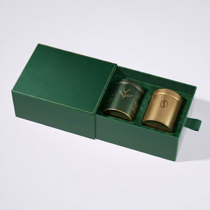 Caja de Regalo Rígida Verde con Dos Recipientes para Té, Diseño con Estampado en Caliente, Forro de Satén y Asa para Empaque Premium - Product Image 1