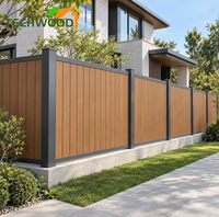 Clôture de jardin en WPC pour balcon, profil de brise-vue, cadre à lamelles, barre en métal, traitement de surface en aluminium, clôture de jardin en fer forgé
