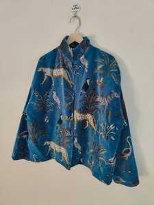 Chaqueta Blue Print, Chaqueta de Algodón Floral Hecha a Mano, Estampado en Bloques Rosa Intenso y Verde, Manga Larga, Estilo Boho, Chaqueta con Estampado Floral Boho - Product Image 2