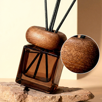 Flacon diffuseur vide en verre carré haut de gamme avec bouchon à vis, gravure florale, pour huiles essentielles, usage domestique et intérieur