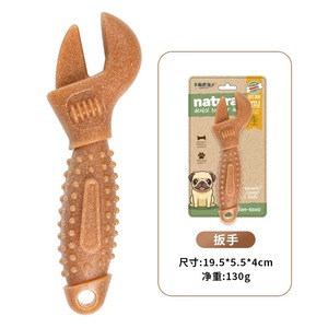 Jouet à mâcher dentaire pour chien en plastique durable, couineur, en forme de clé à molette et de pince à fil, réduit les morsures destructrices - Product Image 3