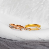 Bague de luxe en acier inoxydable incrustée de CZ et de nacre pour femme, polyvalente, 6 pierres, coquille blanche, ne ternit pas
