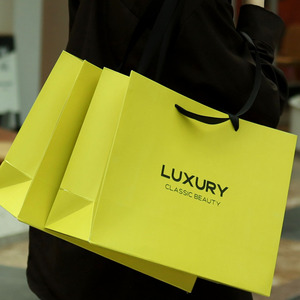 Bolsas de Papel de Regalo Personalizadas de Lujo Color Verde Oliva con Logotipo Impreso Personalizado, Diseño 2026, para Ropa y Zapatos - Product Image 1