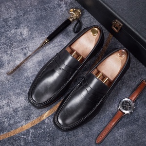 Mocassins Penny Daniel faits main en cuir verni noir à bout fermé, confortables, à enfiler, avec semelle dégradée <span class=keywords><strong>bordeaux</strong></span>, pour hommes - Product Image 4