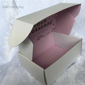Blanco pequeño logotipo personalizado imprimir moq bajo <span class=keywords><strong>de</strong></span> cartón corrugado <span class=keywords><strong>de</strong></span> embalaje <span class=keywords><strong>de</strong></span> <span class=keywords><strong>ropa</strong></span> <span class=keywords><strong>de</strong></span> la caja <span class=keywords><strong>de</strong></span> envío <span class=keywords><strong>para</strong></span> <span class=keywords><strong>ropa</strong></span> - Product Image 5